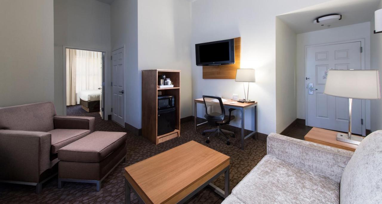 Suite at Holiday Inn Savannah Historic District, an IHG Hotel