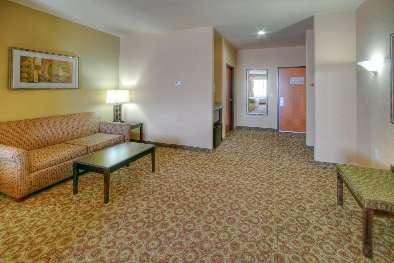  | Holiday Inn Express Hotel & Suites Pecos