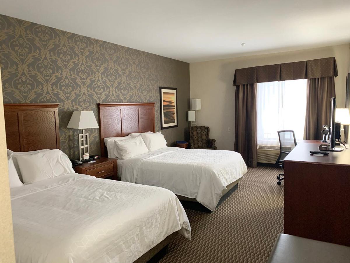 Executive Queen Room with Two Queen Beds at Holiday Inn Express Holland by IHG