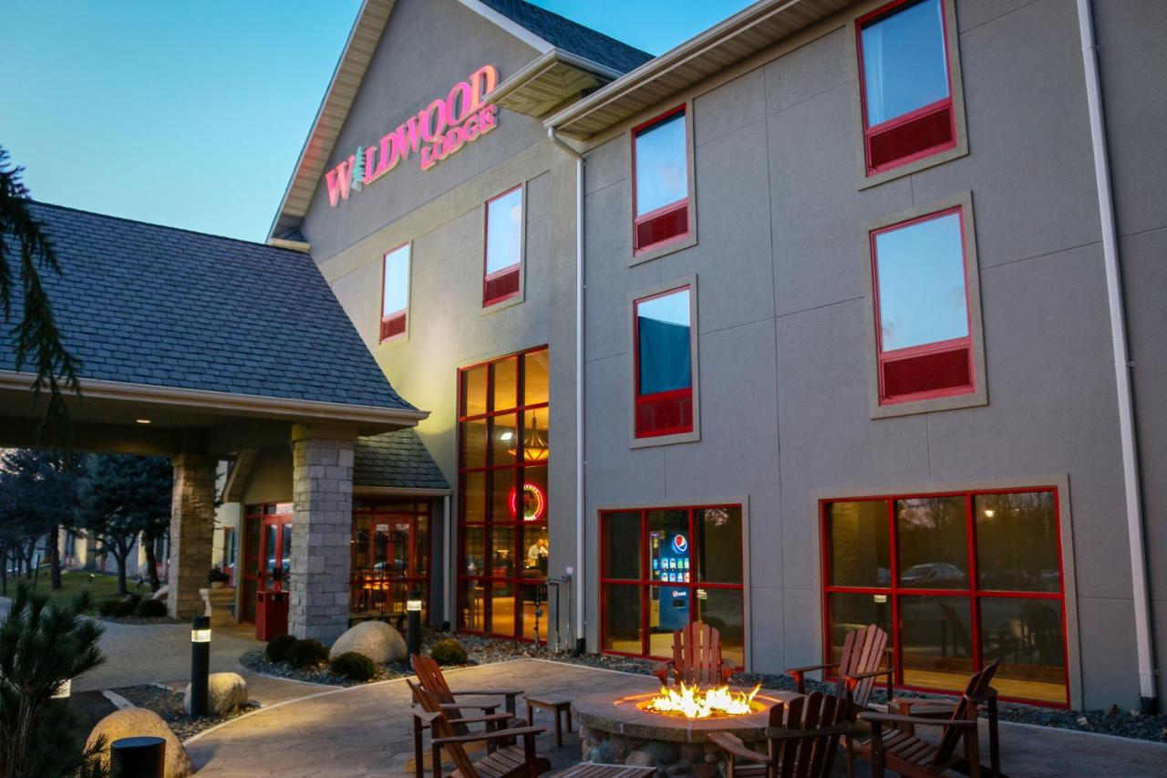 | Wildwood Lodge & Suites