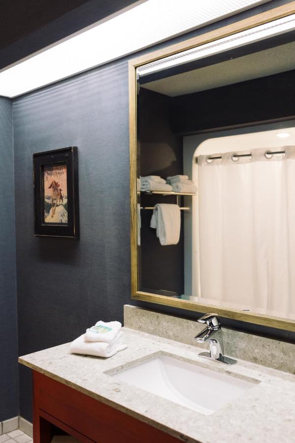 | Wildwood Lodge & Suites