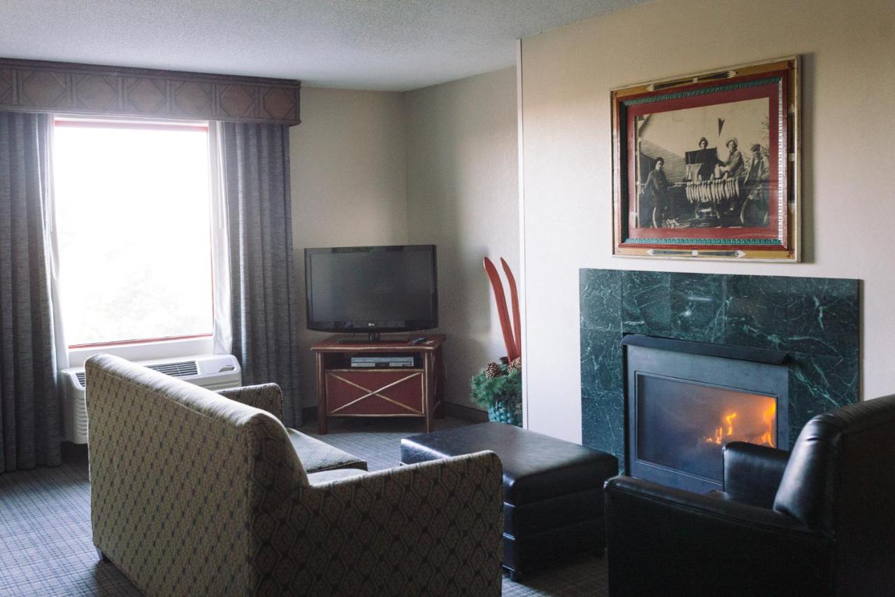 | Wildwood Lodge & Suites