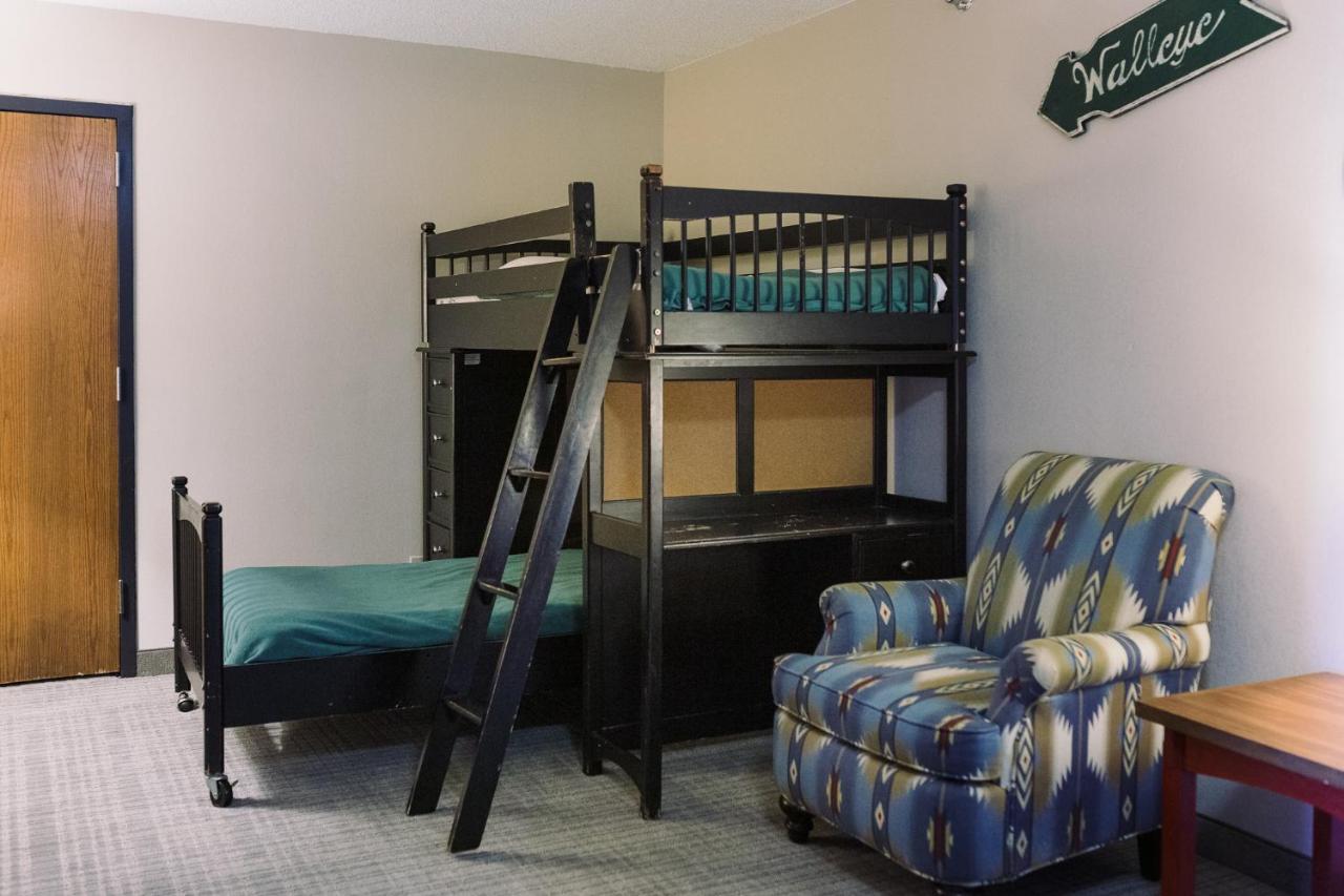 | Wildwood Lodge & Suites
