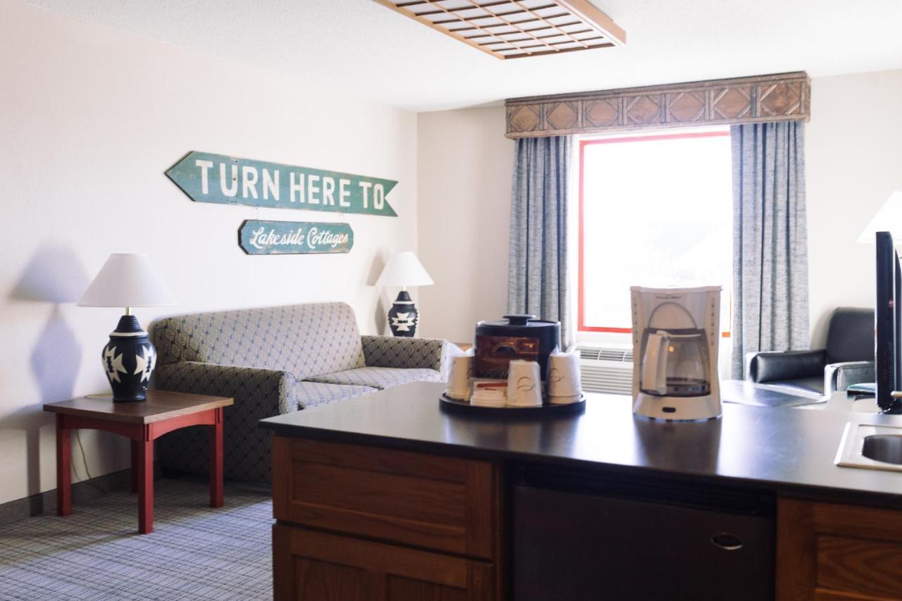 | Wildwood Lodge & Suites
