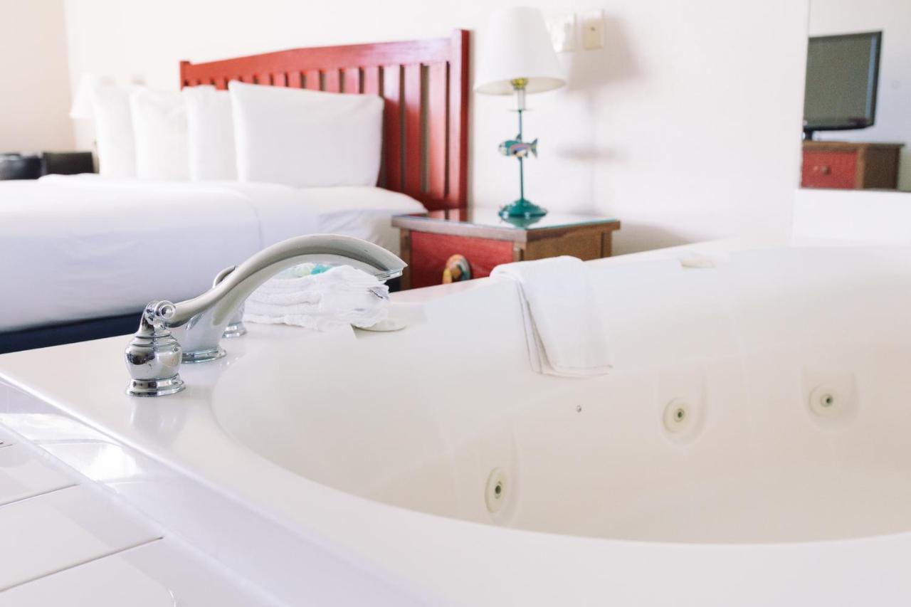 | Wildwood Lodge & Suites