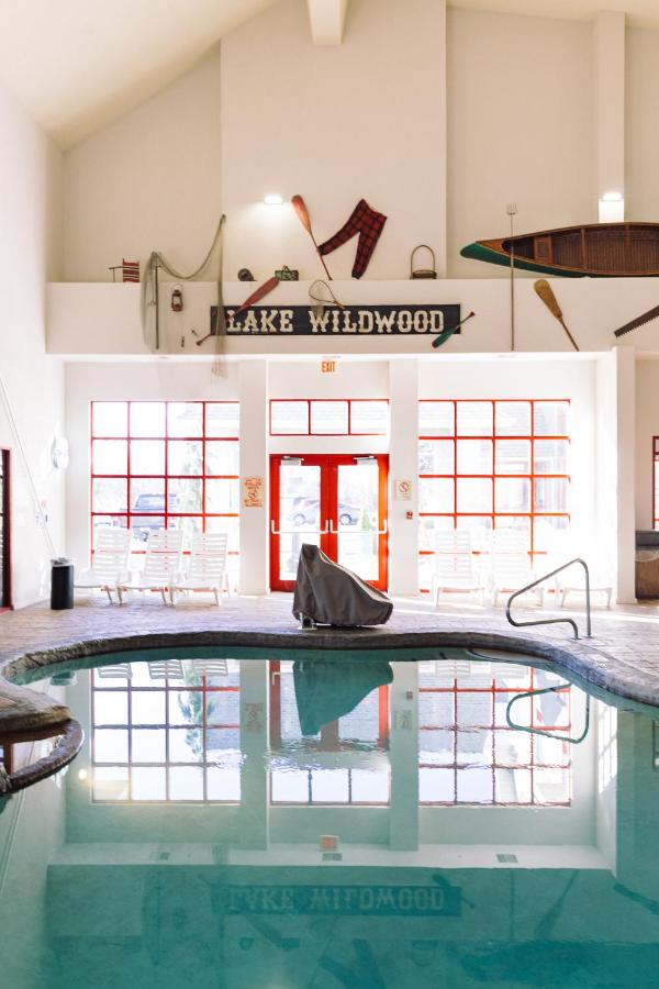 | Wildwood Lodge & Suites