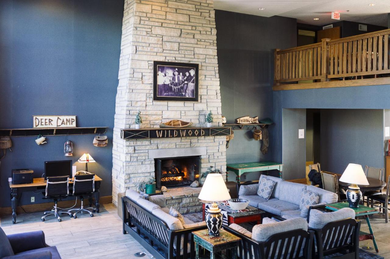 | Wildwood Lodge & Suites