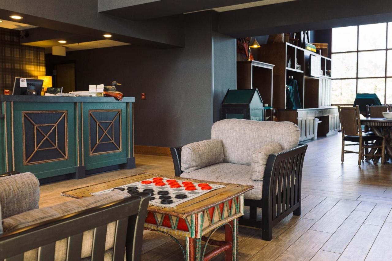 | Wildwood Lodge & Suites