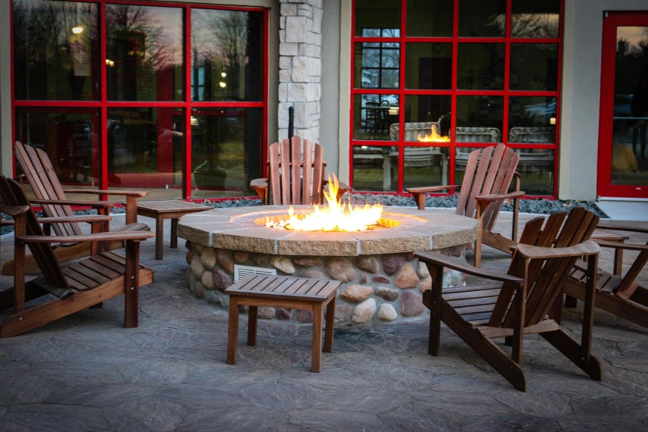 | Wildwood Lodge & Suites