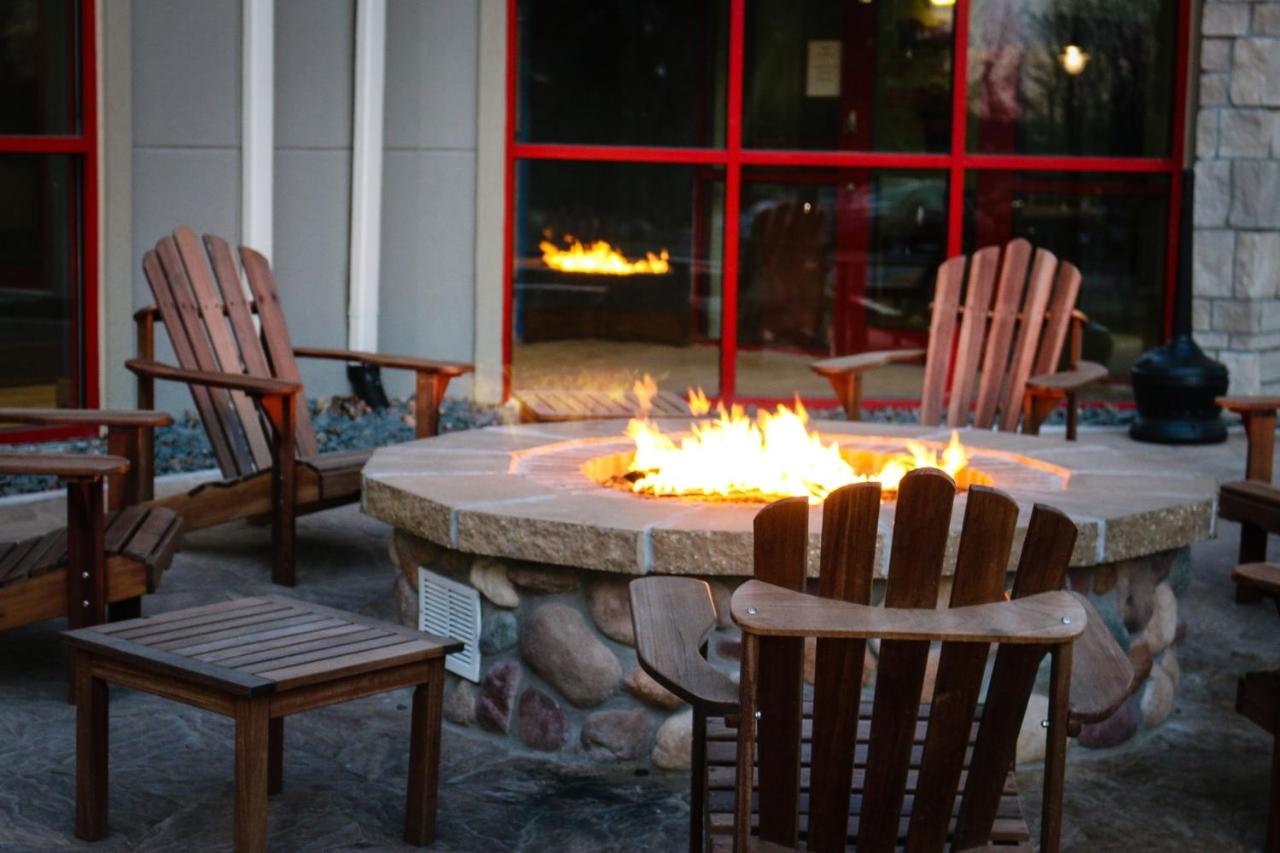 | Wildwood Lodge & Suites