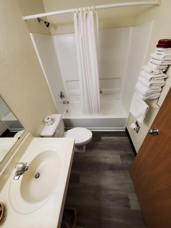 | Americas Choice Inn & Suites