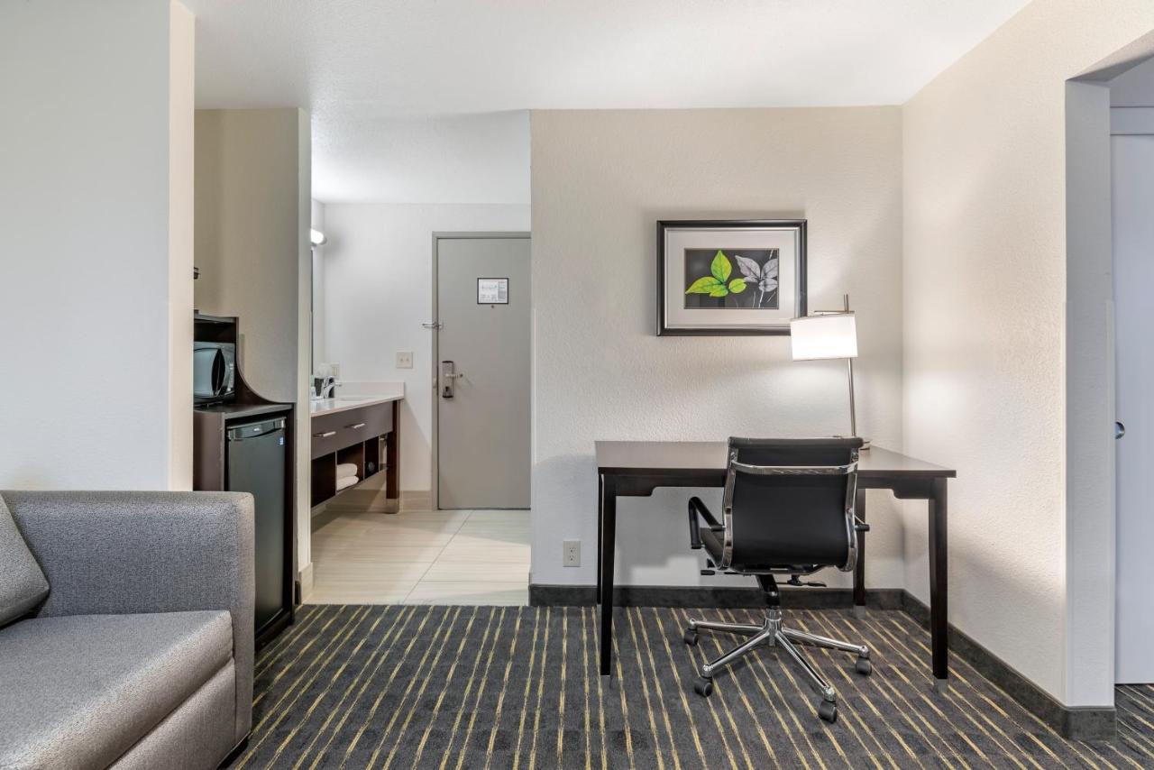 King Suite - Non-Smoking at Comfort Inn & Suites Tigard near Washington Square