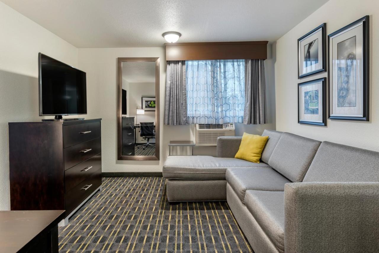 King Suite - Non-Smoking at Comfort Inn & Suites Tigard near Washington Square
