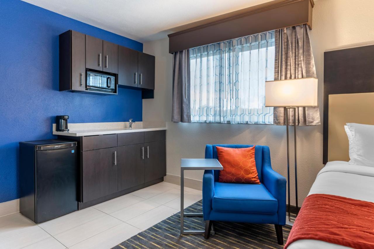 Queen Suite with Two Queen Beds - Non-Smoking at Comfort Inn & Suites Tigard near Washington Square