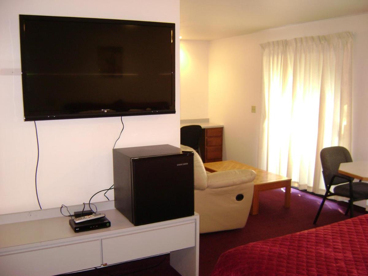 | Edgewick Inn