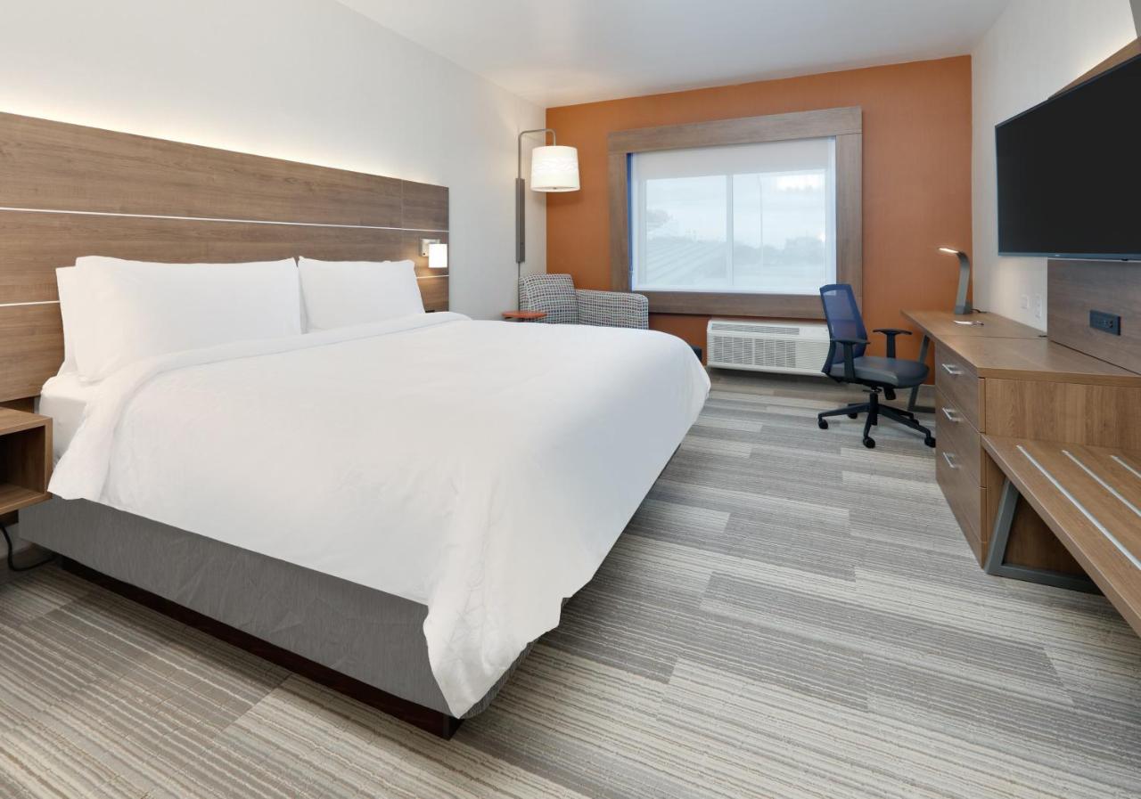 Leisure King Room - Non-Smoking at Holiday Inn Express & Suites Plano East - Richardson by IHG