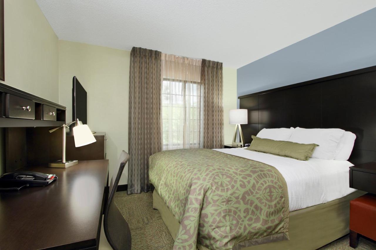 Queen Room - Mobility/Hearing Access - Non-Smoking at Staybridge Suites Tysons - McLean by IHG