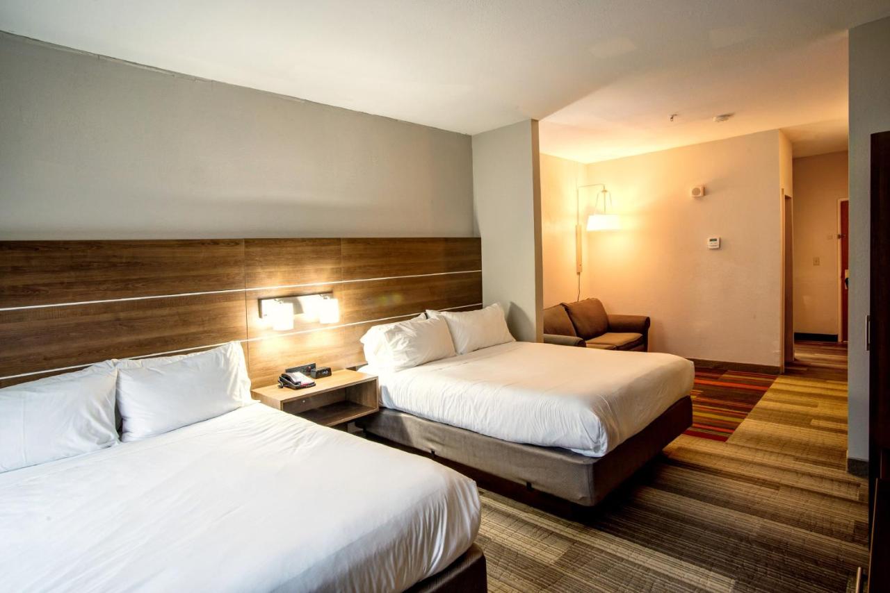 Twin Room - Mobility Access/Hearing Accessible at Holiday Inn Express La Plata, an IHG Hotel