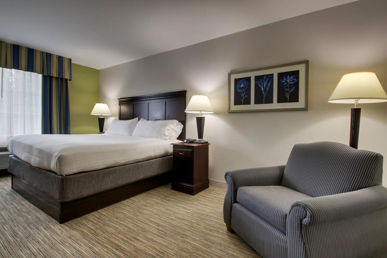 | Holiday Inn Express Hotel & Suites Middleboro Raynham, an IHG Hotel