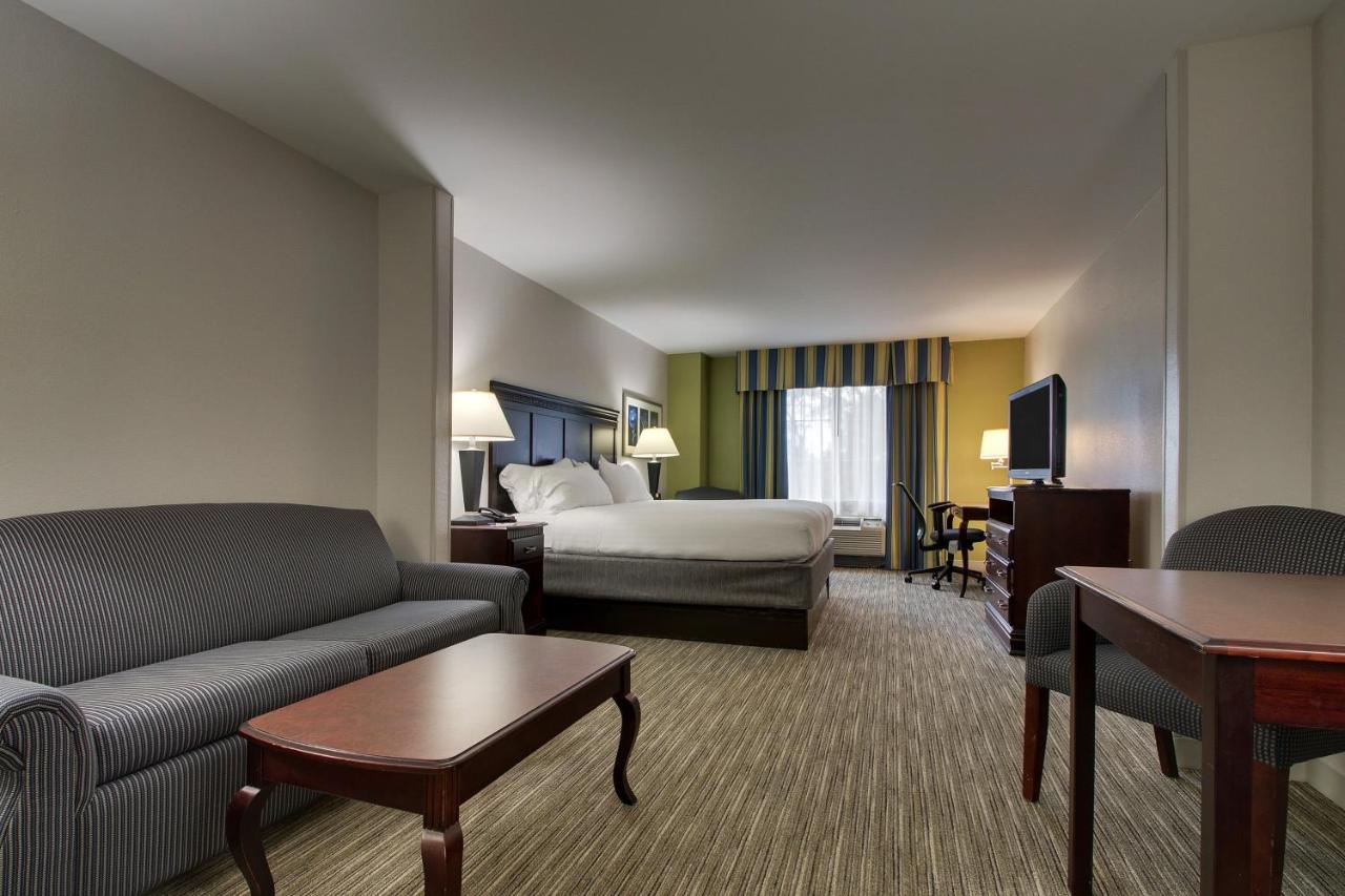 | Holiday Inn Express Hotel & Suites Middleboro Raynham, an IHG Hotel