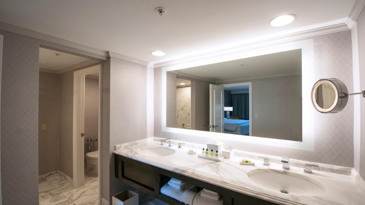 King Suite with Balcony and Plaza View at InterContinental Kansas City at The Plaza by IHG
