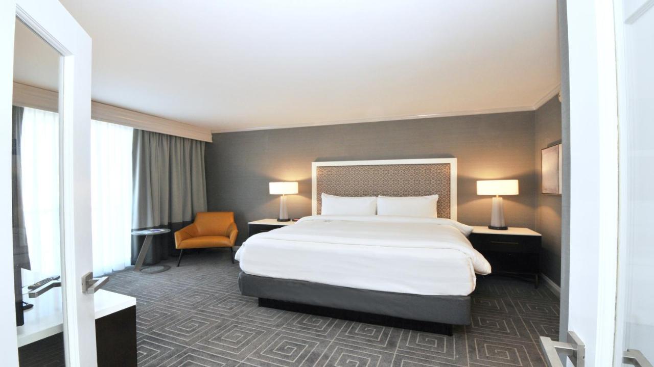Deluxe King Room at InterContinental Kansas City at The Plaza by IHG