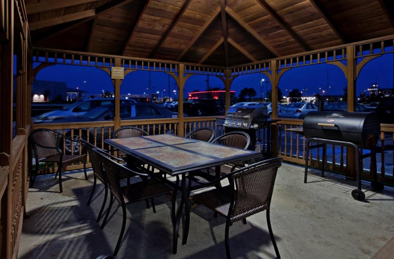 | Candlewood Suites Kansas City, an IHG Hotel