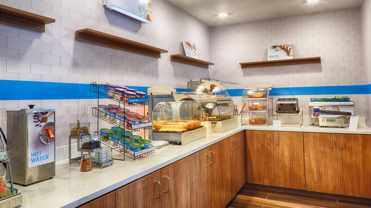| Holiday Inn Express Bordentown - Trenton South, an IHG Hotel