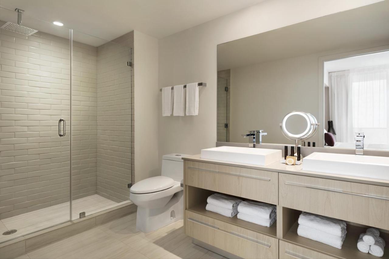 3 Bedroom Corner Suite View-Ocean/Intracoastal/City with Kitchen at Hyde Beach House