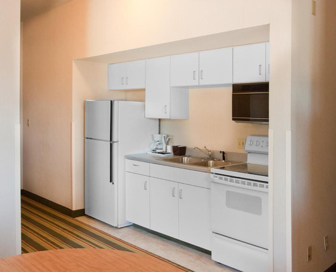King Studio Suite - Non-Smoking at Super 8 by Wyndham Ottawa Starved Rock