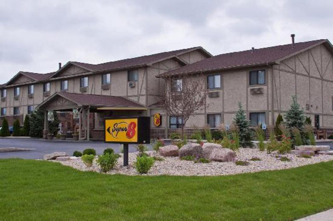 King Room - Non-Smoking at Super 8 by Wyndham Ottawa Starved Rock