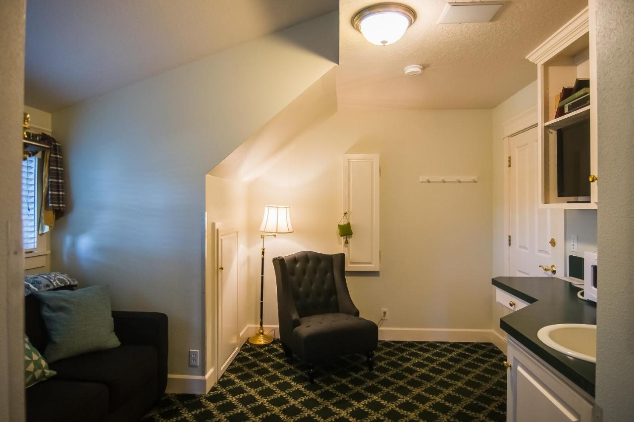  | The Campbell House Inn