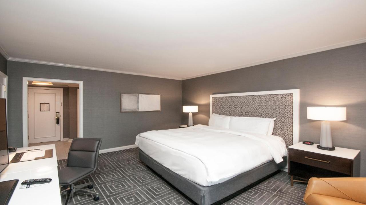 Executive King Room at InterContinental Kansas City at The Plaza by IHG