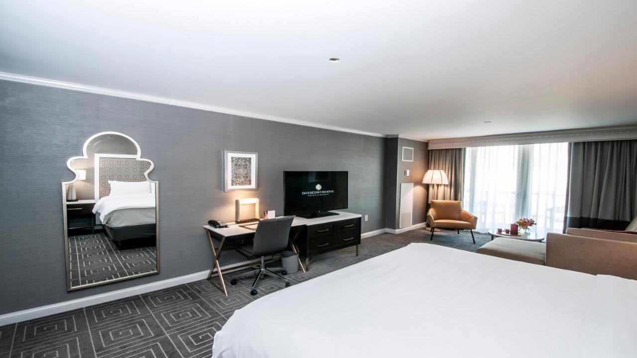 Deluxe King Room at InterContinental Kansas City at The Plaza by IHG