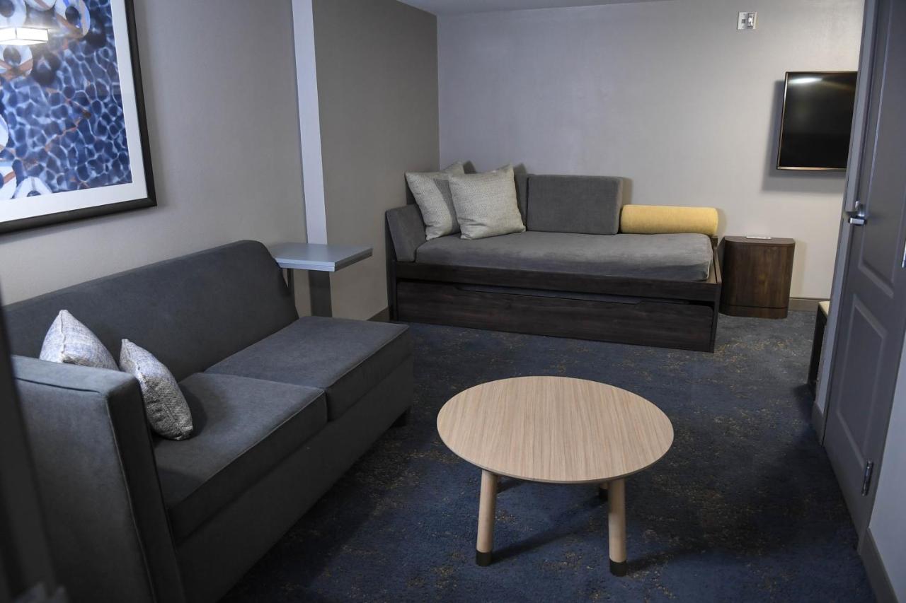 Suite - Hearing Accessible - Non-Smoking at Holiday Inn Conference Center - Valdosta by IHG