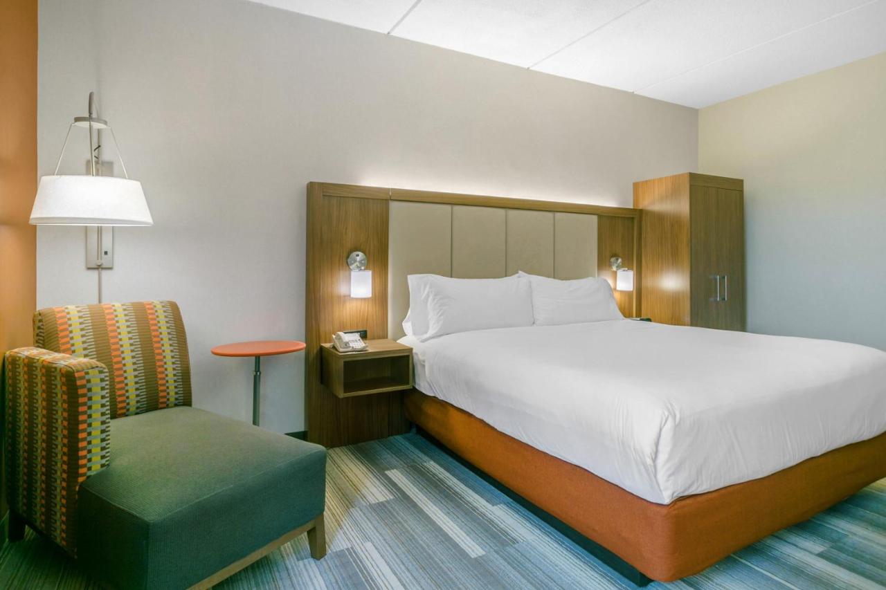 Queen Room - Disability Access at Holiday Inn Express Hotel & Stes Mt. Arlington Rockaway Area by IHG