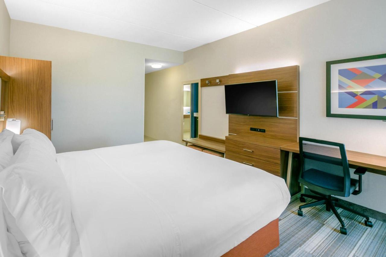 Queen Room - Disability Access at Holiday Inn Express Hotel & Stes Mt. Arlington Rockaway Area by IHG