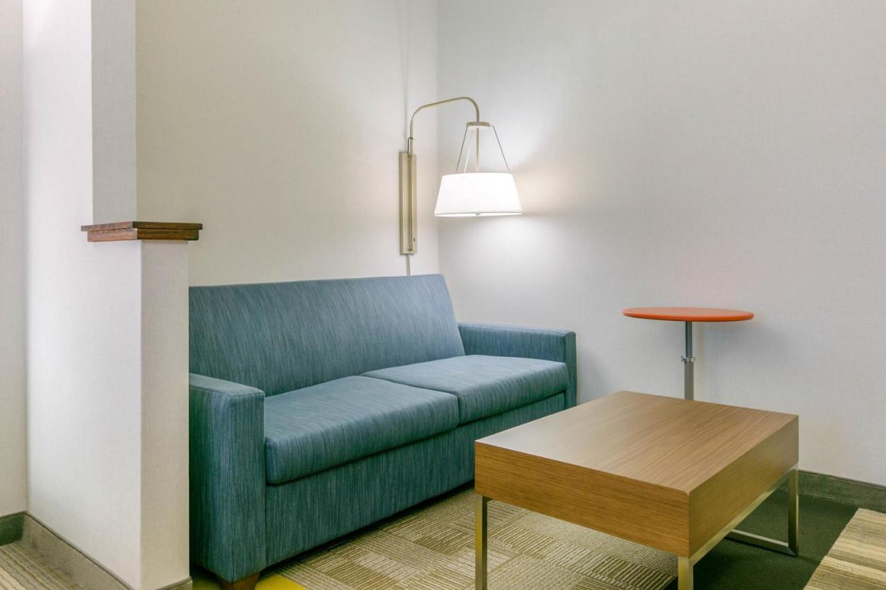 King Suite at Holiday Inn Express Hotel & Stes Mt. Arlington Rockaway Area by IHG