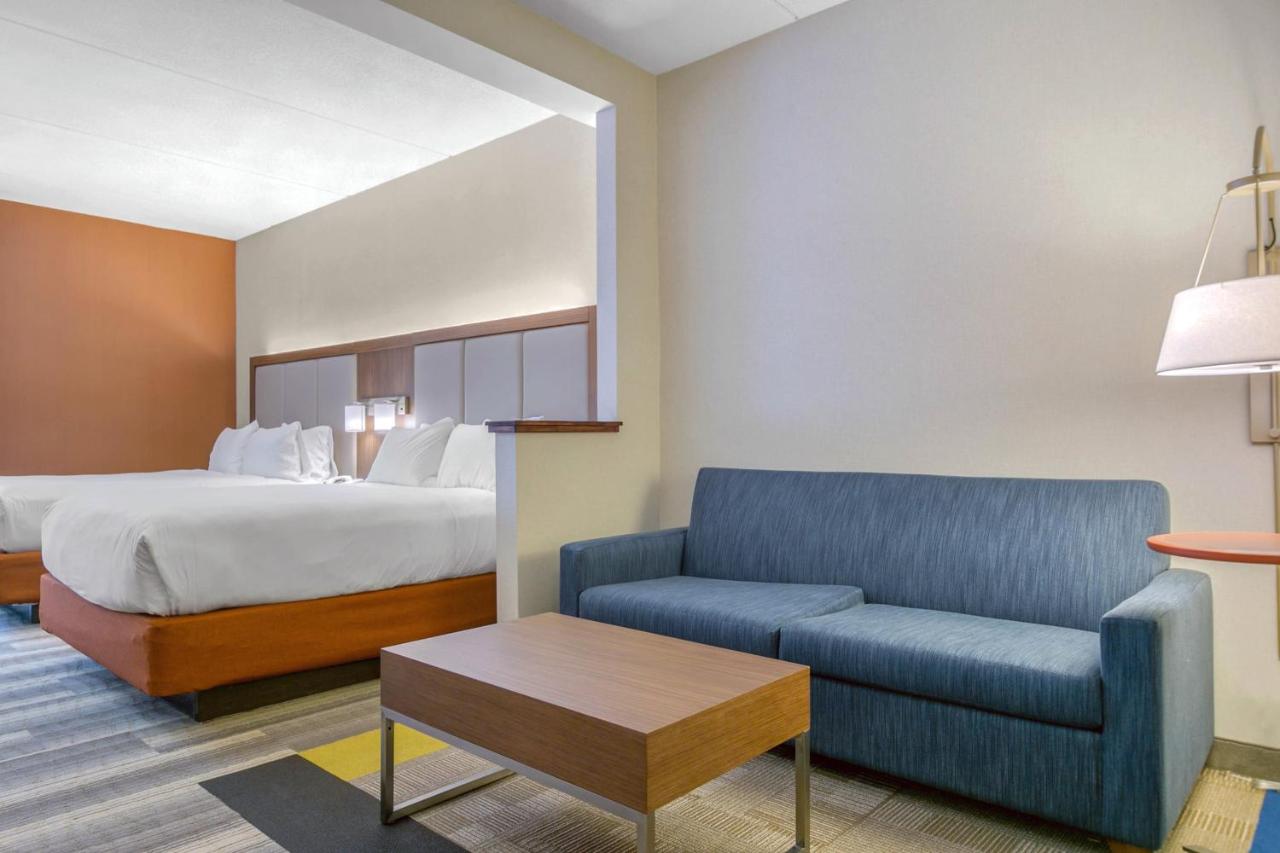 Queen Suite with Two Queen Beds at Holiday Inn Express Hotel & Stes Mt. Arlington Rockaway Area by IHG