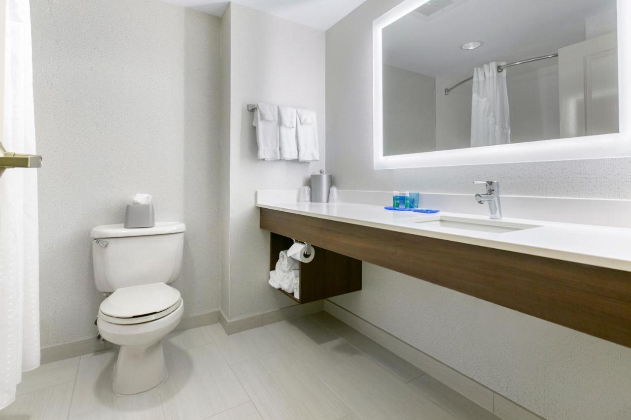 King Suite at Holiday Inn Express Hotel & Stes Mt. Arlington Rockaway Area by IHG