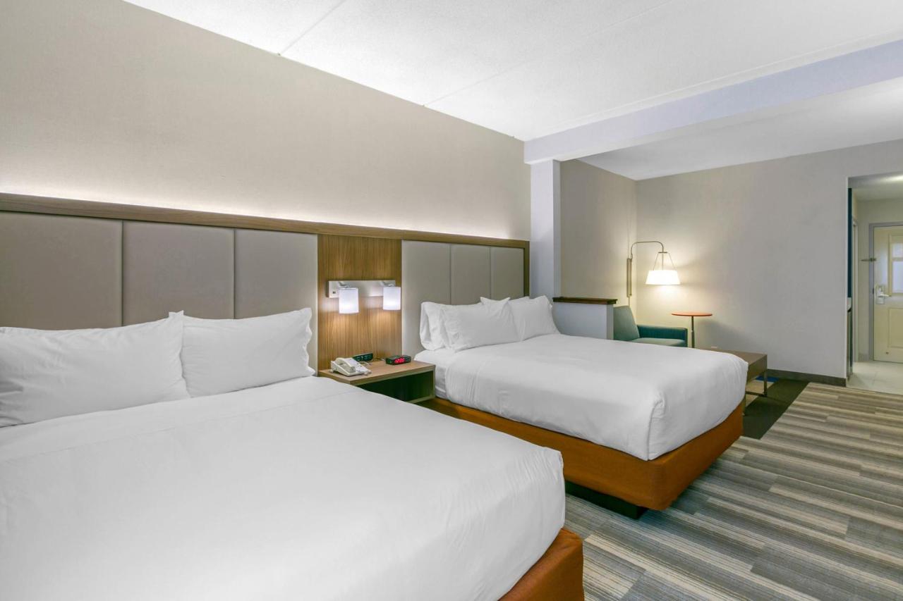 Queen Suite with Two Queen Beds at Holiday Inn Express Hotel & Stes Mt. Arlington Rockaway Area by IHG