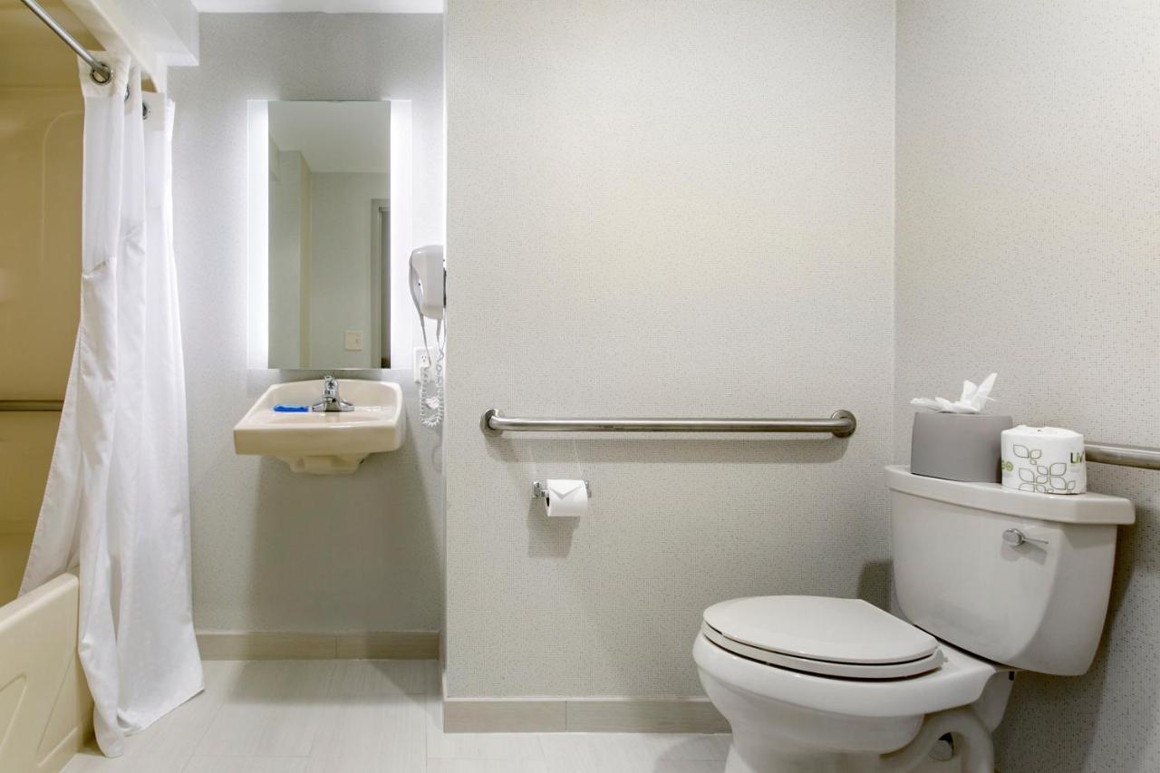 Queen Room - Disability Access at Holiday Inn Express Hotel & Stes Mt. Arlington Rockaway Area by IHG