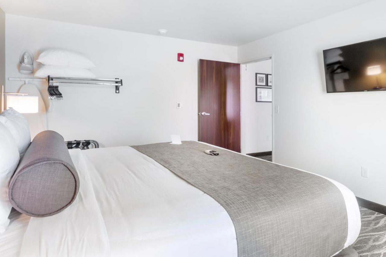  | Cobblestone Hotel & Suites - Janesville