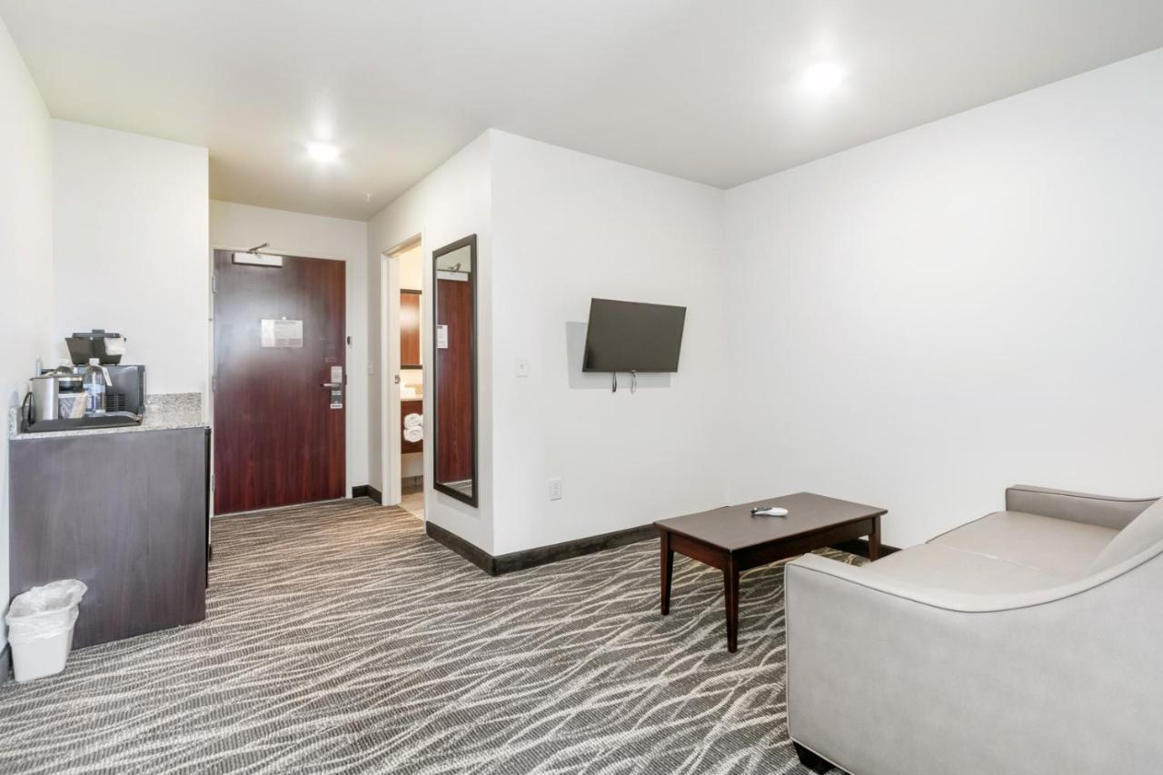  | Cobblestone Hotel & Suites - Janesville
