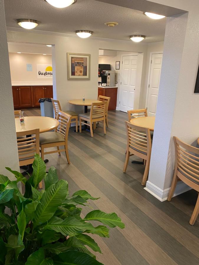 | Days Inn & Suites Mobile