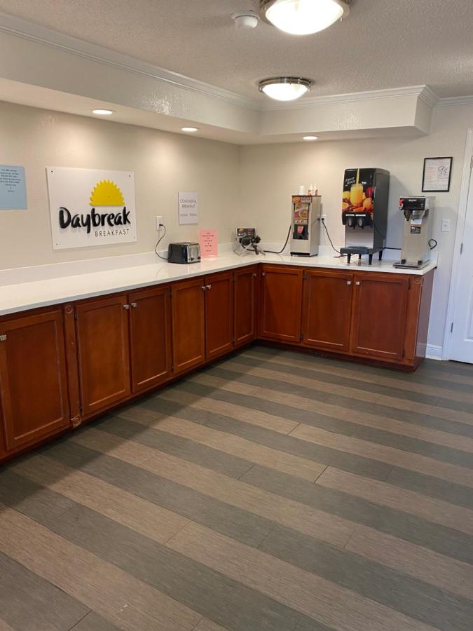 | Days Inn & Suites Mobile
