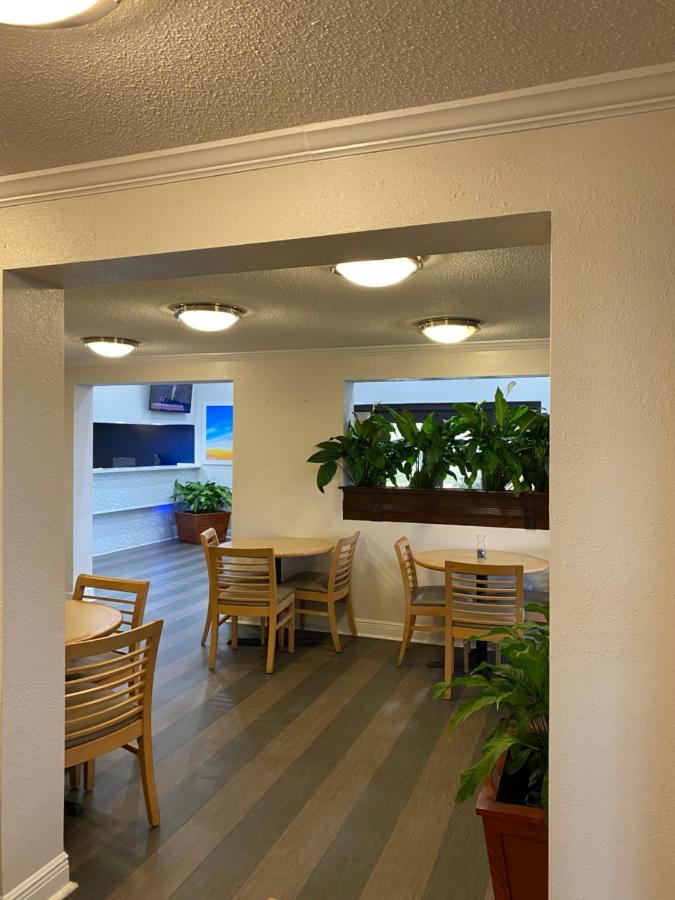| Days Inn & Suites Mobile