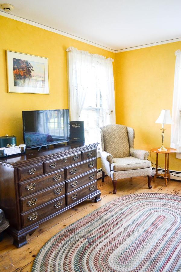 Deluxe Queen Room with Two Queen Beds at The Quechee Inn at Marshland Farm