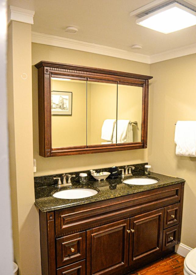 Deluxe King Room at The Quechee Inn at Marshland Farm