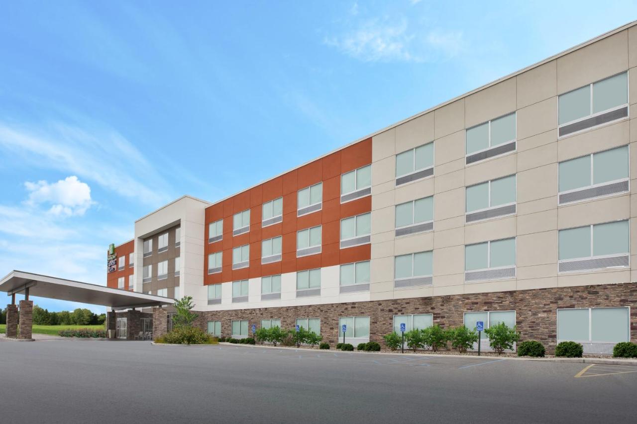 | Holiday Inn Express & Suites - Parkersburg East, an IHG Hotel